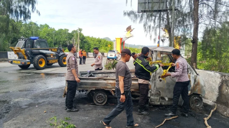 Dua Orang Meninggal dalam Kecelakaan Mobil Terbakar di Jayapura