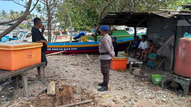 Sat Polairud Polres Biak Numfor Sambangi Pantai Tiptop Biak