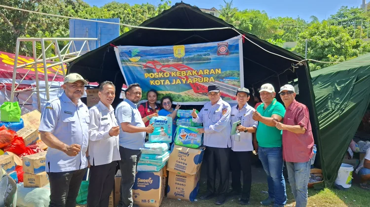 Pengusaha Properti Jayapura Salurkan Logistik dan Bangun Musollah