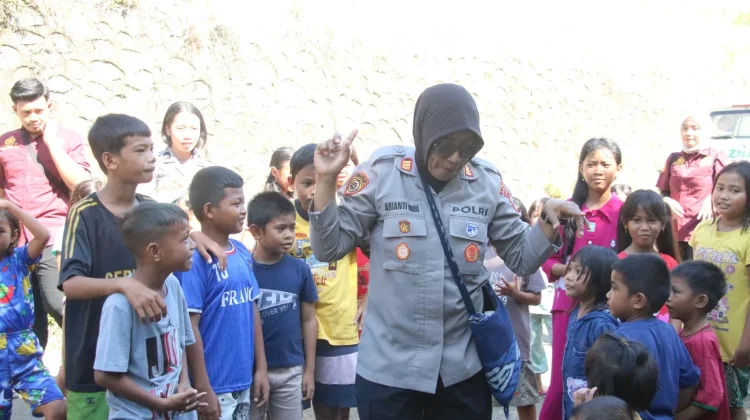 Polda Papua Berikan Trauma Healing bagi Anak Korban Kebakaran di Kota Jayapura