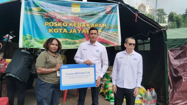 BRI Peduli Salurkan Bantuan Korban Kebakaran Kampung Nelayan