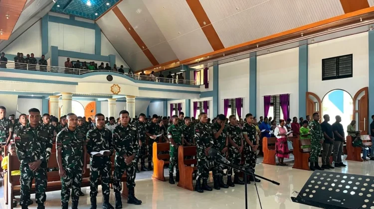 Pererat Sinergitas, Prajurit Aherfaiyona Ibadah Bersama Warga Burmeso