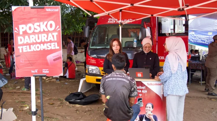 Telkomsel Salurkan Bantuan dan Internet Gratis bagi Korban Kebakaran di Jayapura