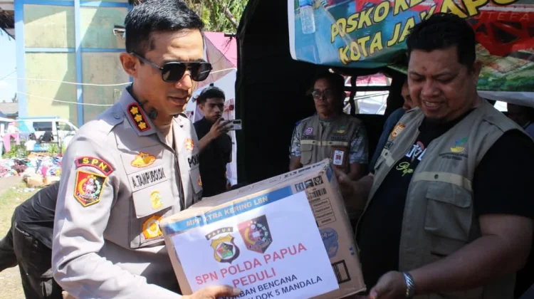 SPN Polda Papua Salurkan Bantuan bagi Korban Kebakaran Dok V