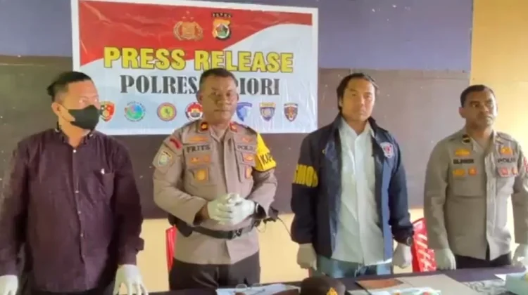 Pendekatan Sat Intelkam Berujung Penyerahan Senpi di Supiori