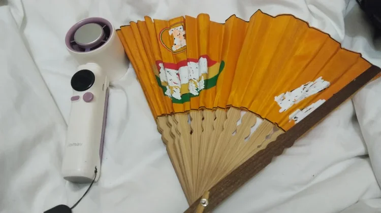 Kipas Tangan Biasa Versus Kipas Genggam Mini Led