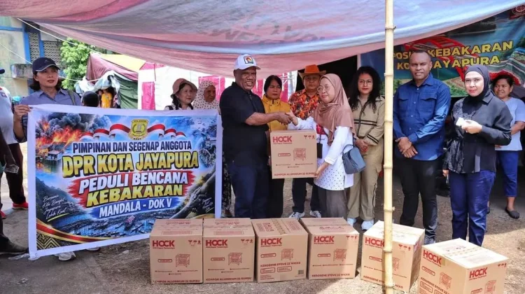 Dewan Kota Jayapura Salurkan Bantuan dan Soroti Kebersihan Pengungsian