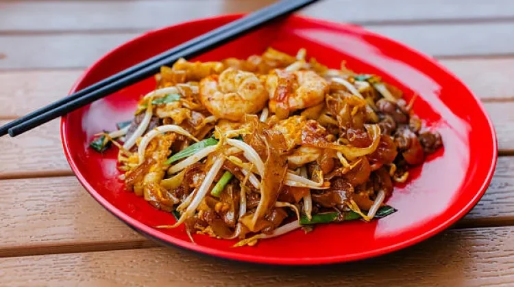 Bingung dengan Menu Harian? Cobain Resep Kwetiau Goreng Ini
