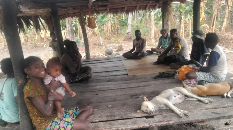 Bhabinkamtibmas Padua Tampung Keluhan Warga di Kampung Padua