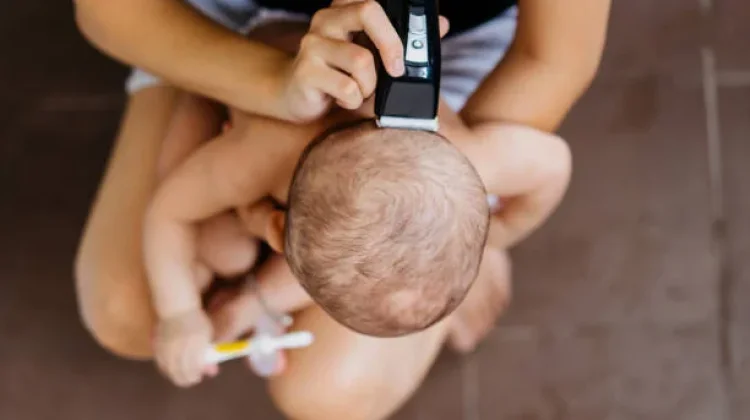 Kapan Rambut Bayi Harus Dicukur? Ini Penjelasannya
