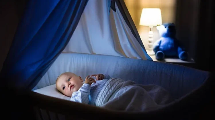 Mengapa Bayi Sering Terbangun di Malam Hari?