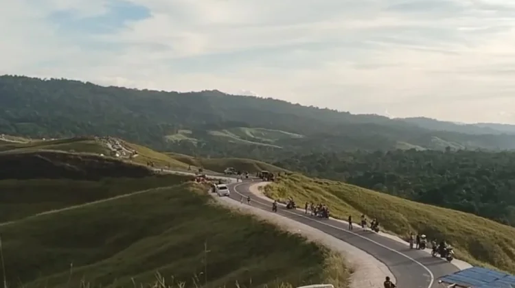 Menyusuri Keindahan Alam Bukit Bongge Kabupaten Jayapura