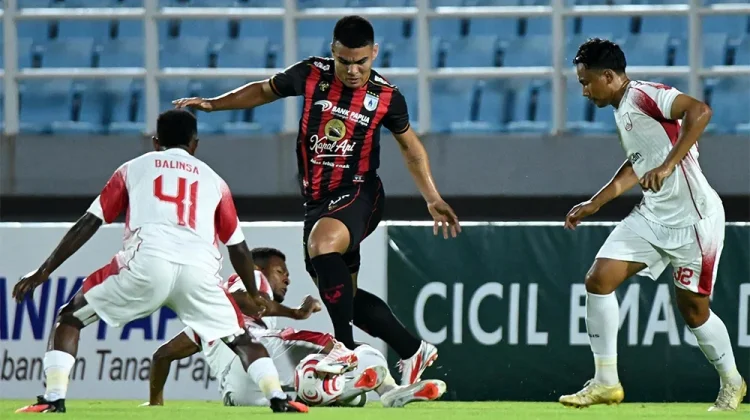 Persipura Harus Rela Berbagi Poin dengan Persis Solo