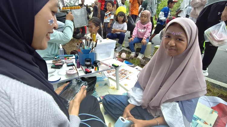 Face Painting Tren Baru Warnai CFD Kota Jayapura