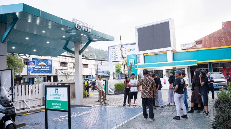 PLN Edukasi Siswa Level Up Learning Center Jayapura tentang Kelistrikan
