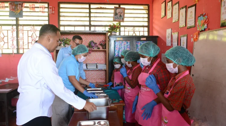 SPPG Polda Papua Matangkan Kesiapan MBG Sistem Prasmanan