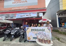 Astra Motor Timika Menggelar Aksi Berbagi Takjil