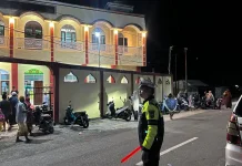 Satlantas Polres Sarmi Kawal Arus Lalu Lintas di Sekitar Masjid
