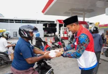 Pertamina Bagikan Ta'jil Ramadan di Papua
