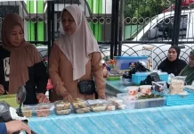 Kawasan Entrop Jayapura Dipadati Pedagang dan Pembeli Takjil
