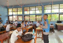Polisi Sosialisasikan Penerimaan Anggota Polri di SMAN I Jayapura