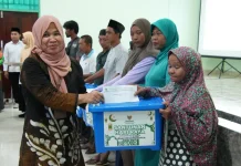 Baznas Papua Salurkan 500 Paket Santunan Hari Raya