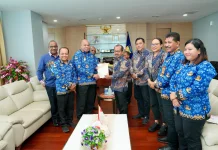 Bawaslu Papua Serahkan Laporan Hibah PSU 2025 ke Gubernur