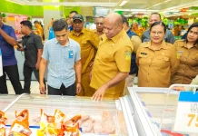 Gubernur Papua Sidak Hypermart Jayapura Cek Stok Bahan Pokok