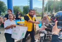 Berbagi Takjil, Denny Bonai dan Sahabat SDB Serukan Toleransi Beragama