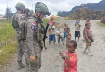 Satgas ODC Jalin Kedekatan bersama Warga dan Anak-anak di Sugapa