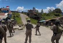 Satgas Operasi Damai Cartenz Menggelar Patroli Dialogis di Ilaga