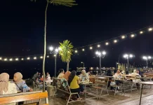 Saanjh Cafe Jadi Spot Favorit Nikmati Senja Danau Sentani