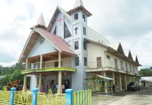 Wali Kota Jayapura Pimpin Renovasi Gereja Skow Yambe