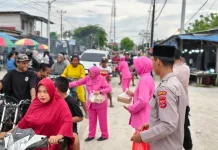 Tebar Keberkahan di Bulan Ramadan, Polsek Muara Tami dan Bhayangkari Bagikan Paket