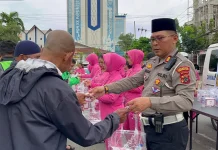 Bersama Ojol Raih Rajut Persaudaraan, Satlantas Polresta Bagikan Takjil