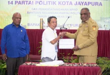 Serahkan Dana Hibah Parpol, Walikota Abisai Tekankan Sinergi Pembangun