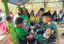 TNI Gelar Pengobatan Gratis di Kampung Tima