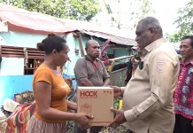 Warga Terdampak Pohon Tumbang Terima Bantuan