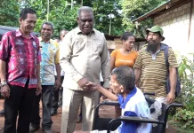 Lansia Tanjung Ria Dapat Kursi Roda dari Wali Kota