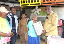 Pemkot Jayapura Salurkan Bantuan Paket Usaha Kios untuk Kelompok Rentan