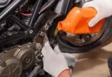 Kapan Waktu Ideal Ganti Oli Motor? Ini Penjelasannya