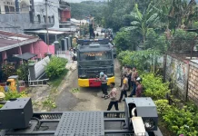 Tiga Unit AWC Polri Bersama Damkar Usir Si Jago Merah di Kotaraja