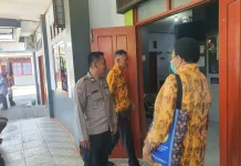 Peduli Wilayah, Bhabinkamtibmas Kelurahan Hamadi Hadir Ditengah Masyarakat