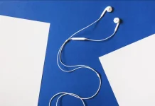 Earphone Kabel Kembali Hits: Tren Retro Gen Z yang Bikin Nostalgia Jadi Keren Lagi