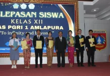 Tranformasi Coret Baju Lulusan Jadi Baju Adat