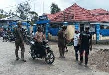 Satgas Ops Damai Cartenz Menggelar Patroli Humanis di Sugapa