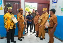 Fakhiri Minta Pejabat dan Alumni Perhatikan Sekolah Rusak di Papua