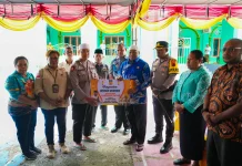 Serahkan Hewan Kurban di Supiori, Fakhiri Ajak Warga Rawat Toleransi