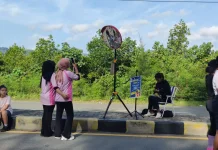 Mirror Selfie CFD Jayapura Jadi Incaran Warga Semua Usia