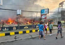 Belasan Ruko di Waena habis dilahap Api